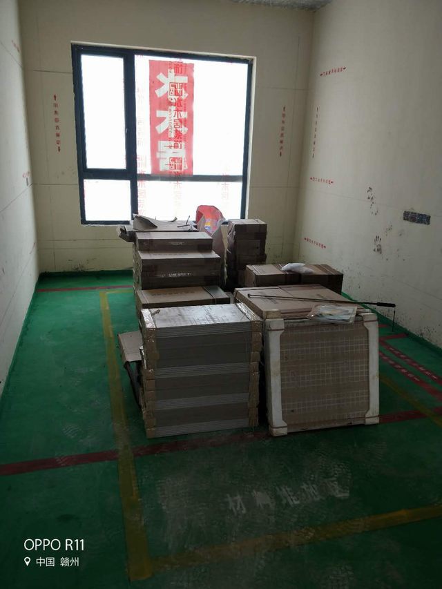 4做地坪漆后并做標(biāo)識線材料堆放區(qū)域，讓工地施工更有序.jpg