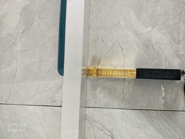 8地磚鋪貼完后檢測瓷磚縫隙是否均勻，平整度縫隙是否合格.jpg