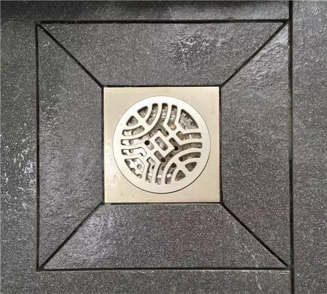 17衛(wèi)生間，陽臺地漏做“回字形”工藝處理，讓下水更快.jpg