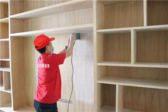 6打磨要到位，每次打磨到無(wú)亮點(diǎn)，但不能打磨傷角及傷面板。這樣油漆后界面才光滑.jpg